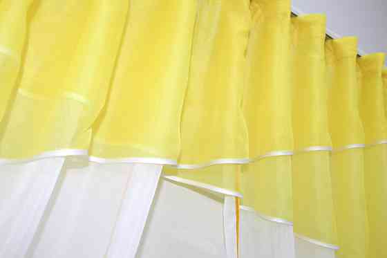 Кухонні штори VR-Textil № 091к з ламбрекеном і підв'язками жовтий з білим 280х170 см (52-0359) Київ