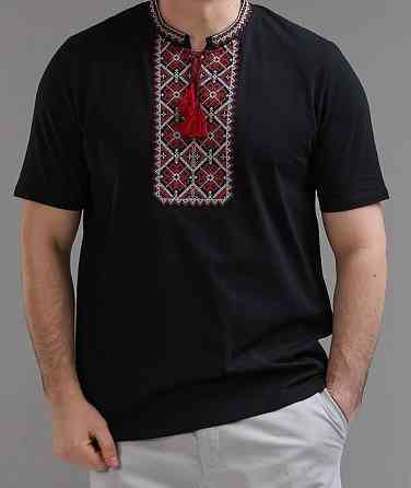 Чоловіча футболка вишиванка  чорного кольру   з червоним орнаментом  на короткий рукав Київ