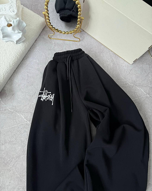 Жіночі об'ємні теплі оверсайз штани тринитка на флісі з вишивкою Чорний Одеса - фото 2