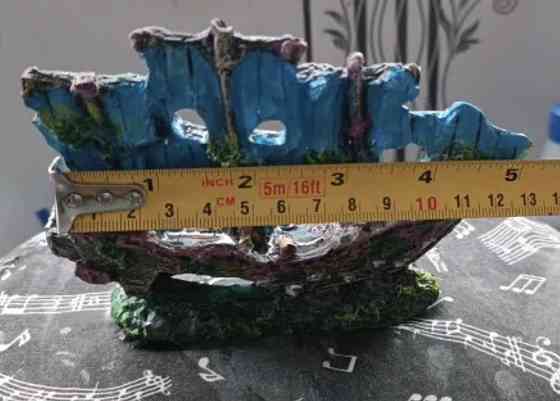 Декор для акваріума Затонувший кораблик з вітрилами 14 на 11 на 4 см різнобарвний Київ