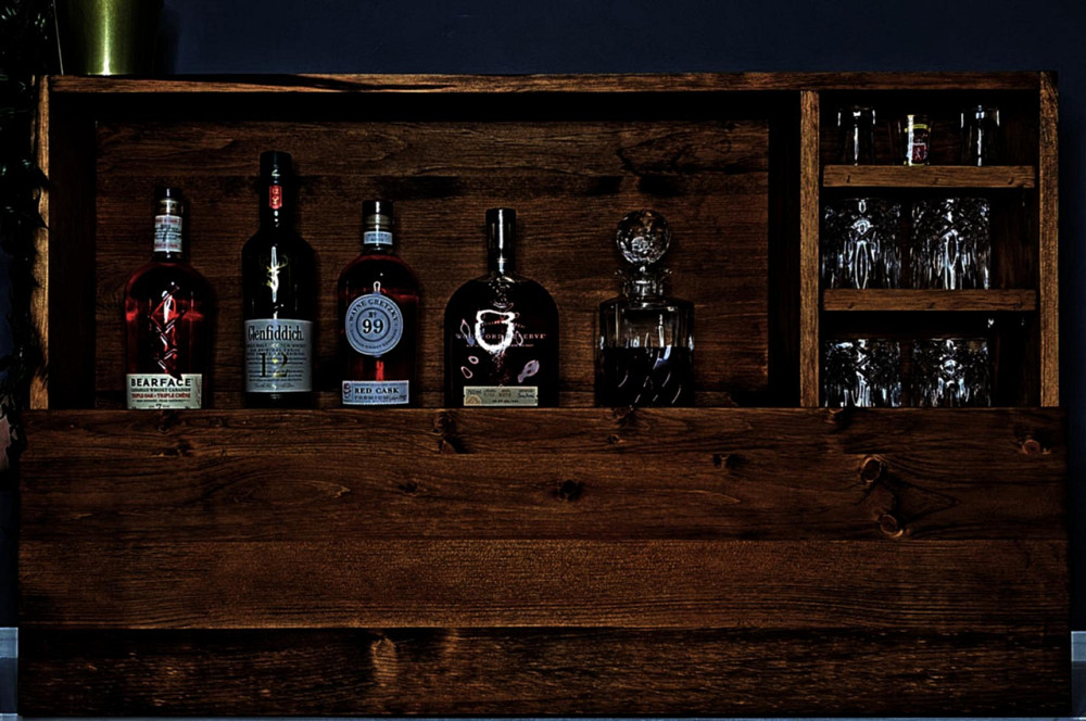 Настенный бар 