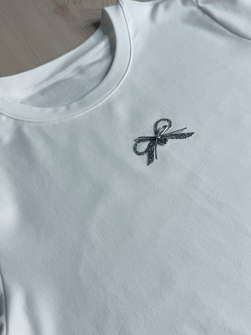 Футболка женская A-NIUSHOW 30166 с бантиком из камней оверсайз one size, белый, one size Киев - изображение 7