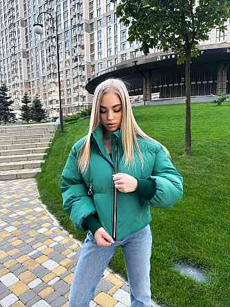 Зеленая теплая короткая зимняя куртка пуховик с резинкой снизу и карманами на молнии (пуффер), 42-46 Лубны