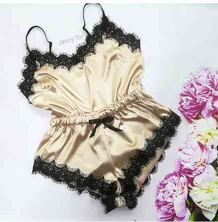 Піжама жіноча атласна з мереживом майка + шорти Бежевий L Харків