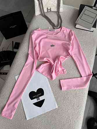 Стильний жіночий базовий лонгслів із написом і вирізом під пальчик мікродайвінг Барбі Одеса