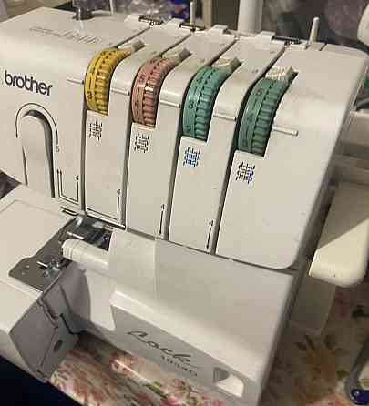 Оверлок на 4 нитки брендовий налаштований робочий налаштований. Харків