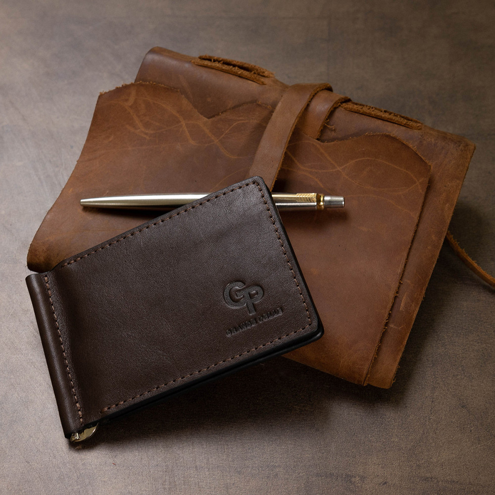 Кожаный мужской зажим для денег с монетницей GRANDE PELLE 11547 Коричневый Киев - изображение 1