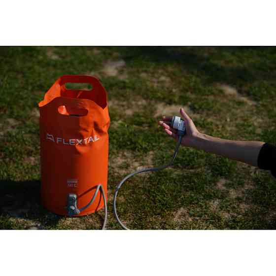 Контейнер для воды с насосом и душевой лейкой Flextail Tiny Shower Bucket, 20л, оранжевый Киев