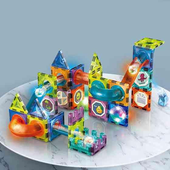 Конструктор магнитный лабиринт разноцветный светящийся на 75 деталей Каменец-Подольский