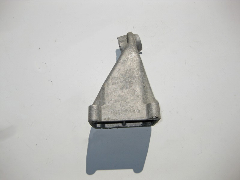 Mercedes-Benz  A2712230804 Кронштейн опори двигуна правий M271 R4 1.8 kompressor C-Class W203 E-Class W211 Одесса - изображение 1