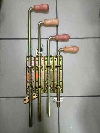 Засув пружинний 300 мм з дерев'яною ручкою Київ