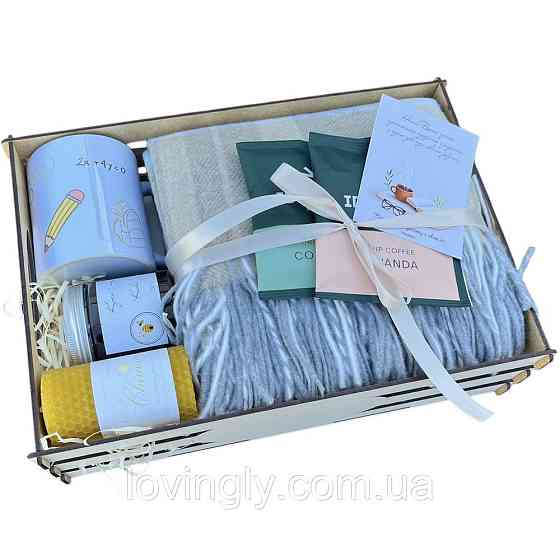 Подарочный набор для учителя в деревянном боксе с пледом и кофе Ирпень