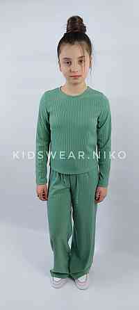 Детский  костюм для девочек в зеленом цвете 134,140 Николаев