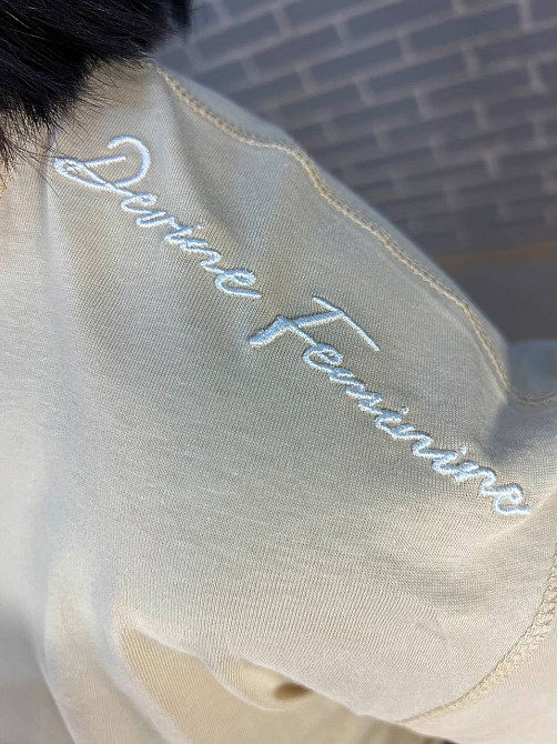 Футболка женская Pepper&mint CB24-22 базовая средняя длина вышивка на плече бежевая, бежевый, S Киев - изображение 8