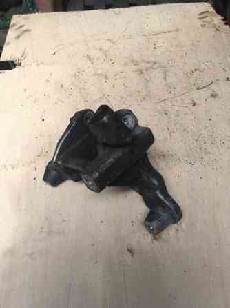 05090605AA Кронштейн опоры (подушки) коробки передач Journey12-. 3.6l Коломыя