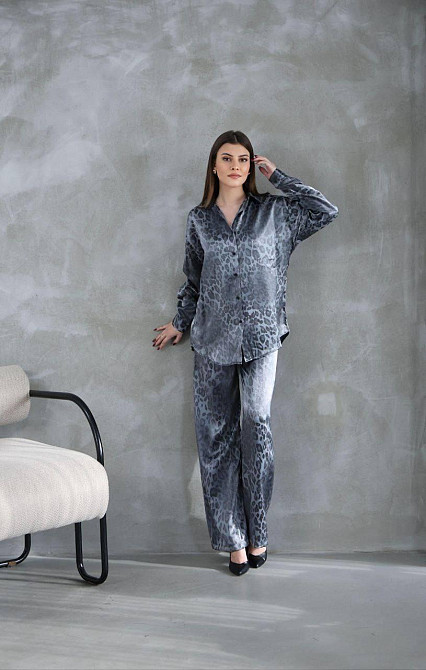 Жіночий легкий прогулянковий леопардовий костюм-двійка: сорочка та штани Сірий, 46 Одеса - фото 3
