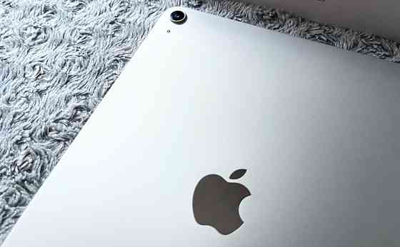 Планшет: iPad Air 4 (64Gb) Wi-Fi . Как Новый , комплект A2316. Киев