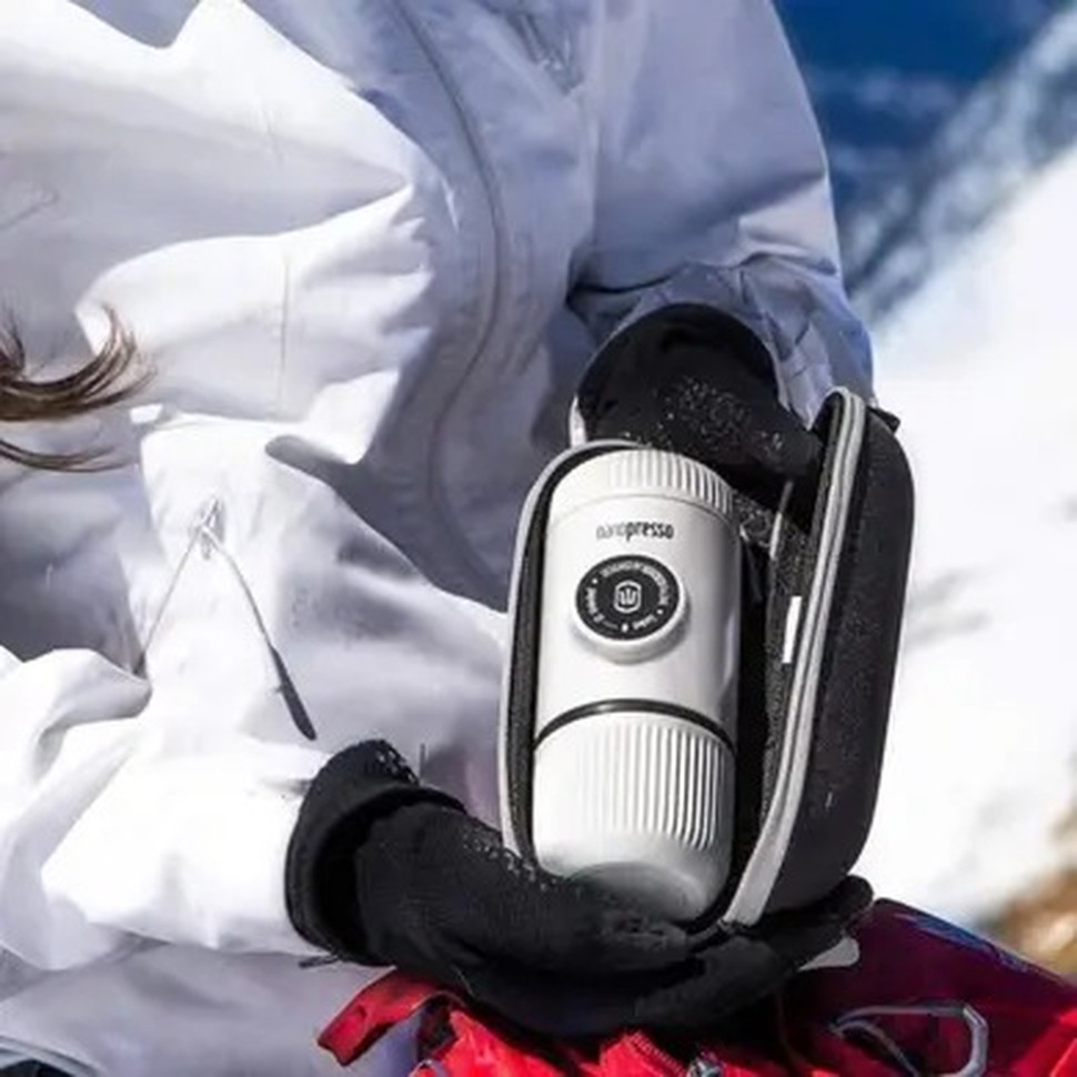 Портативна еспресо-кавоварка Wacaco Nanopresso біла з чохлом, механічна, для меленої кави Київ - фото 3