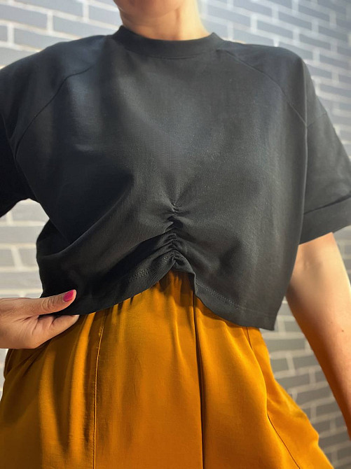 Футболка женская 0911 короткая широкая с резинкой - сборкой впереди черная, черный, S Киев - изображение 8