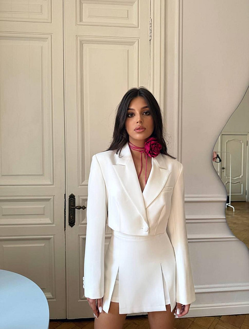 Женский стильный костюм двойка: жакет и юбка-шорты костюмка Одесса - изображение 1