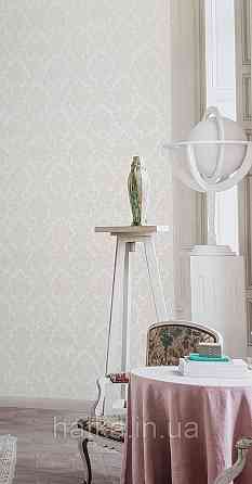 Шпалери вінілові на флізеліні Grandeco Time метрові структурні вензелю завитки бежеві на білому Київ
