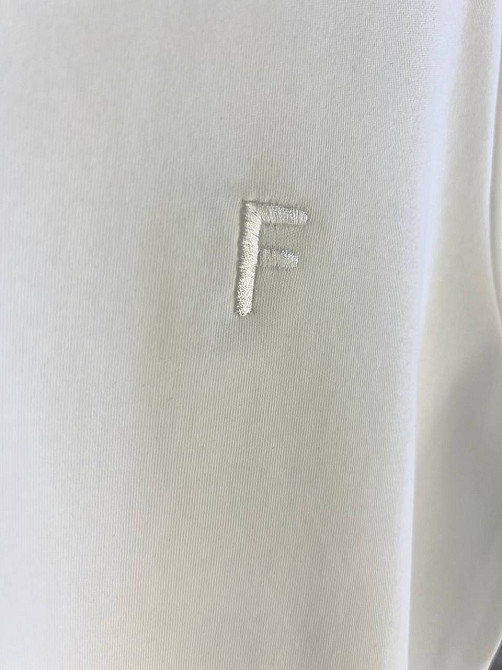 Футболка жіноча A-N 25197 вишивка літера F однотонна базова середня довжина one size, білий, one size Київ - фото 11