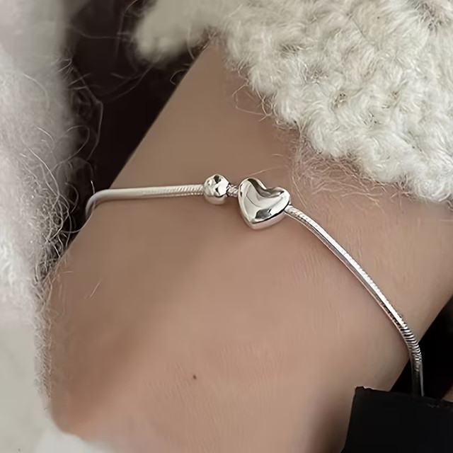 Женский браслет с серебристой подвеской-сердцем – минималистичный браслет из нержавеющей стали Киев - изображение 4