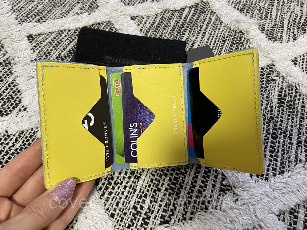 Жіночий маленький жовто-блакитний гаманець на магнітах із тисненням З Україною в серці Grande Pelle Київ - фото 6