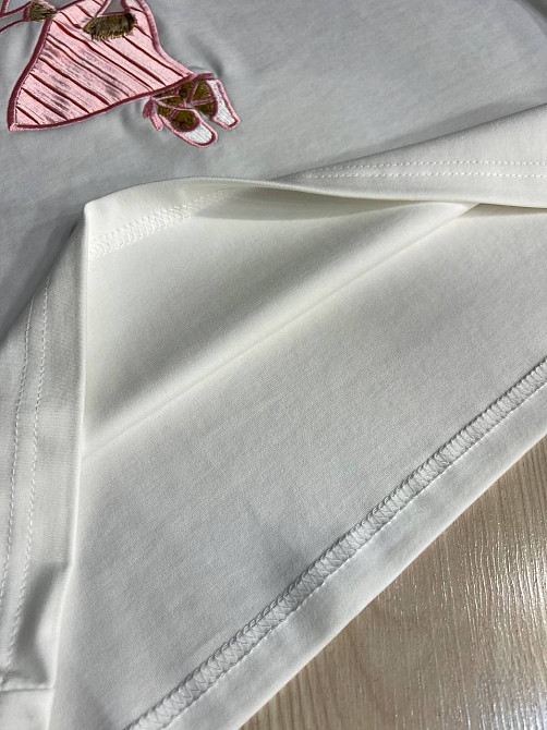 Футболка жіноча A-N 26009 нашивка ведмедик балерина попереду однотонна середня довжина базова one size, білий, one size Київ - фото 13