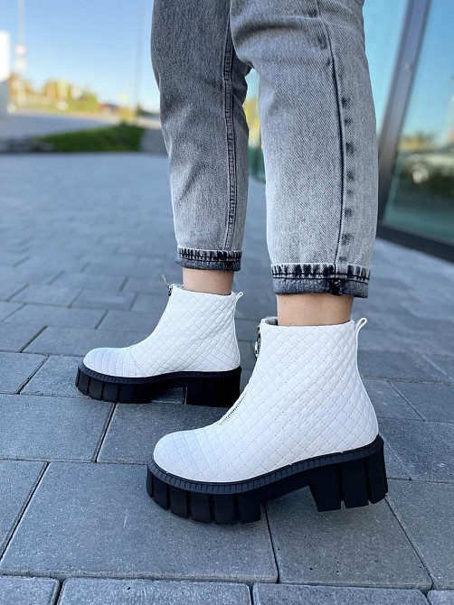 LIRIO Черевики жіночі LIRIO білі натуральна шкіра зима висота 12см розмір 39р. ( /91650) Коломия - фото 2