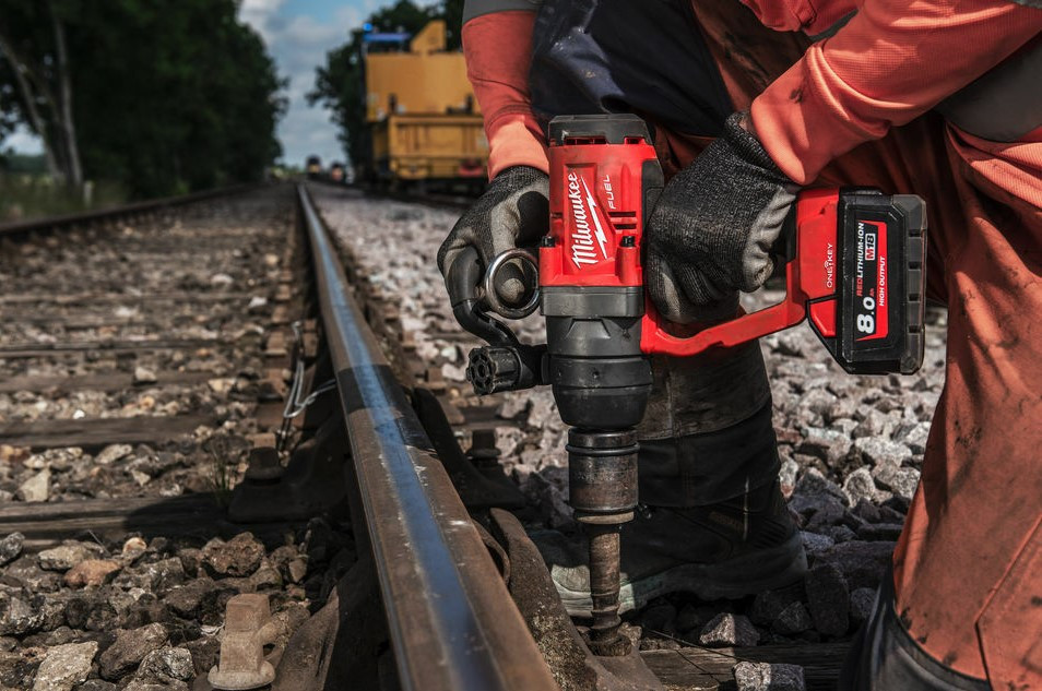 Гайкокрут акумуляторний 1'' MILWAUKEE, M18 ONEFHIWF1-802X, 2400Нм (+зар.пр., 2 акум.Х 8Аг, HD кейс) FORGE Одесса - изображение 3