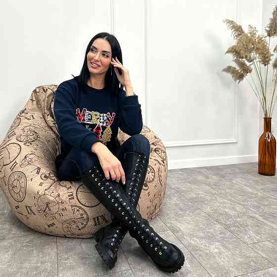 Женский батник с праздничным принтом 