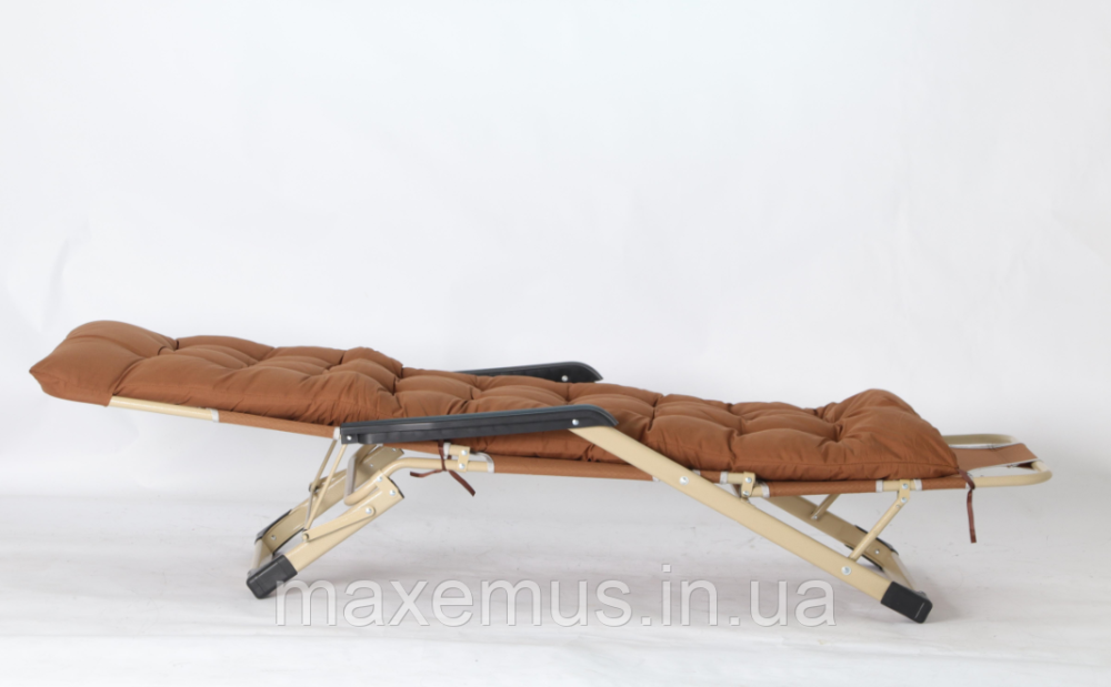 Раскладное кресло шезлонг туристический Bonro 178 см Садовый лежак пляжный шезлонг + подушка коричневый Мостиська - фото 3