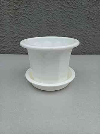 Цветочный горшок с подставкой 