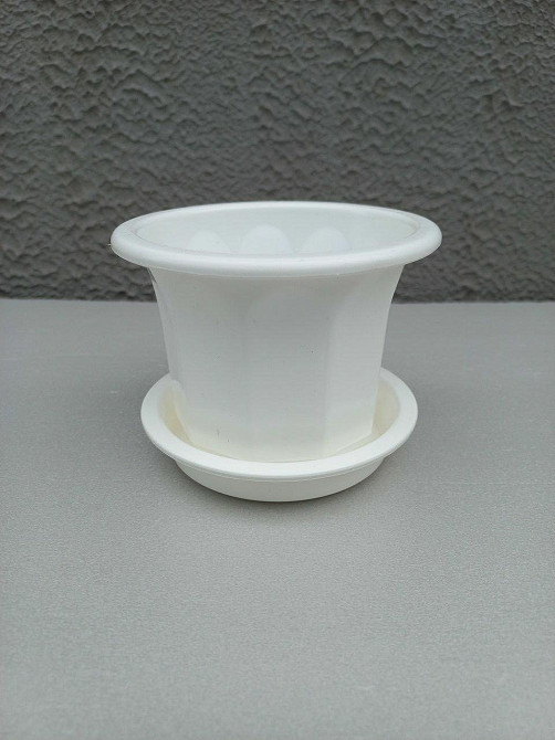 Цветочный горшок с подставкой 