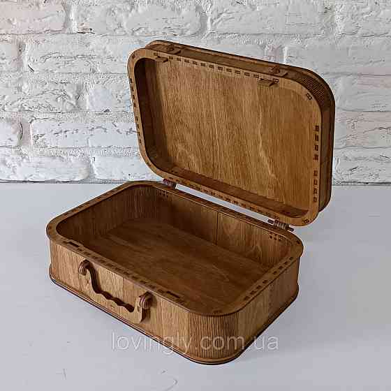 Дерев'яна коробка - валіза відтінок горіх 28/18/9 см Ірпінь