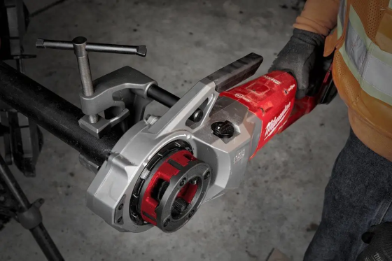 Профессиональный инструмент резьбонарезной аккумуляторный MILWAUKEE, M18 FUEL FPT2-121C, 2'' : с АКБ 2 шт-12Ah Киев