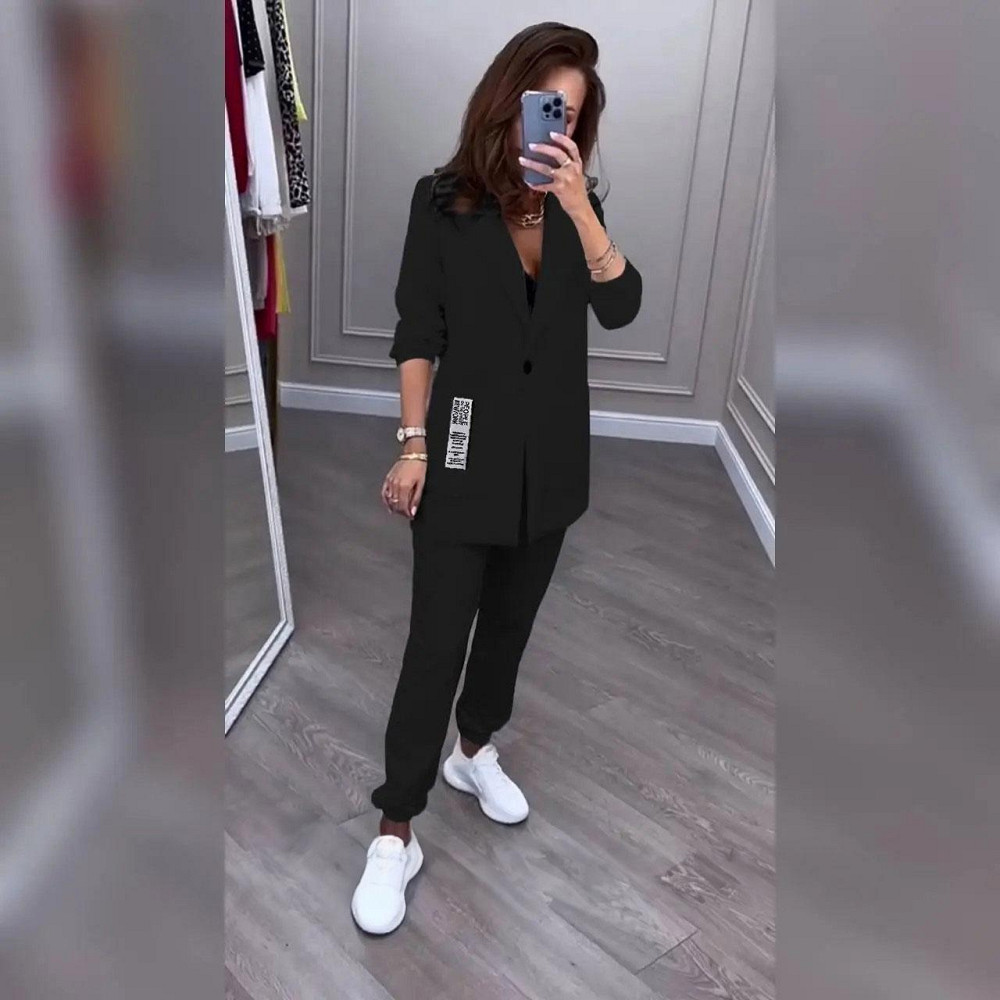 Женский повседневный костюм 