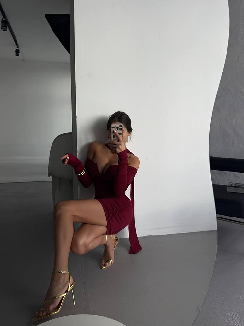 Женское привлекательное роскошное мини-платье с открытым декольте Вишневый 46/48 Одесса - изображение 5