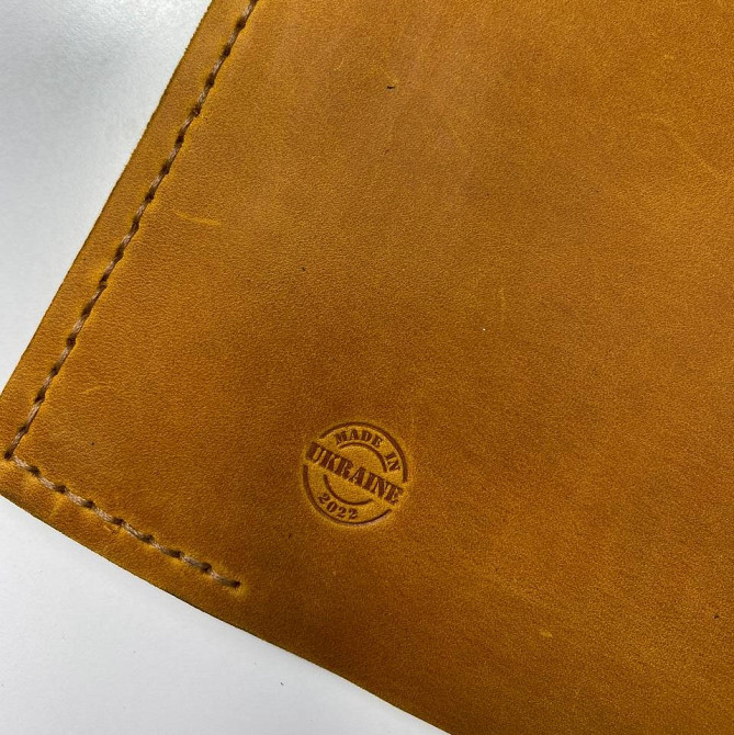 Паспортниця шкіряна Тризуб Руда, практичний чохол зі шкіри з тисненням, модна обкладинка на паспортMasterSem Київ - фото 3