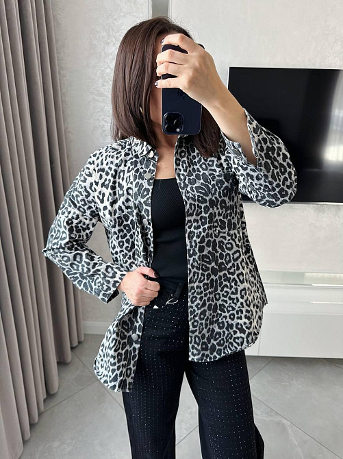 Стильна жіноча леопардова сорочка на металевих ґудзиках Сірий, 44 Одеса - фото 4