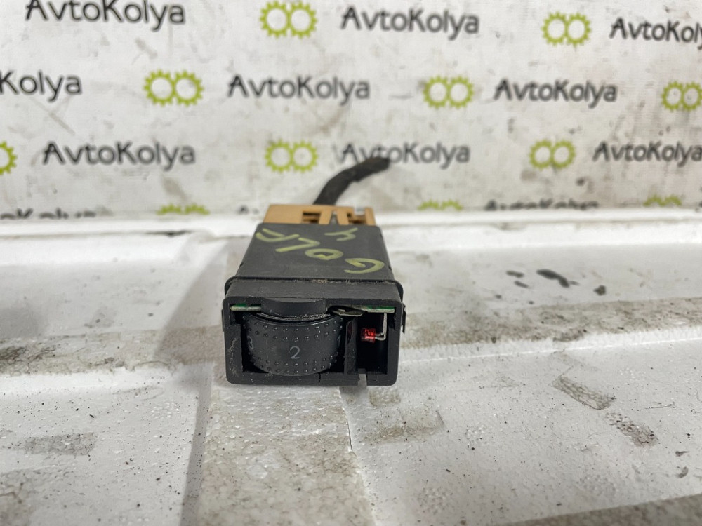 Кнопка підігріву сидіння VW Golf IV 1997-2003 (1J0963564B) Ковель - фото 1