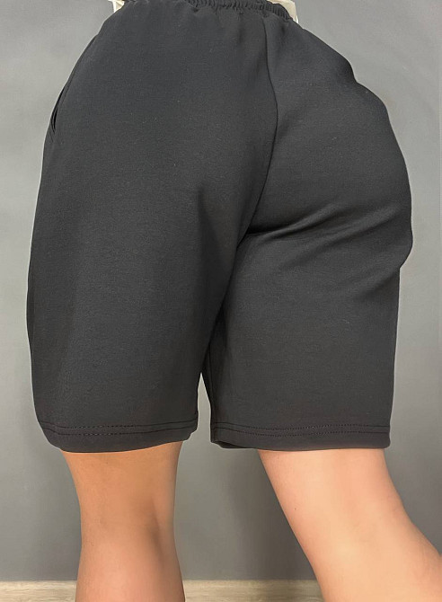 Шорти жіночі A-N 25178 трикотажні бермуди оверсайз до колін резинка на талії шнурок косі кишені  one size , чорний, one size Київ - фото 4