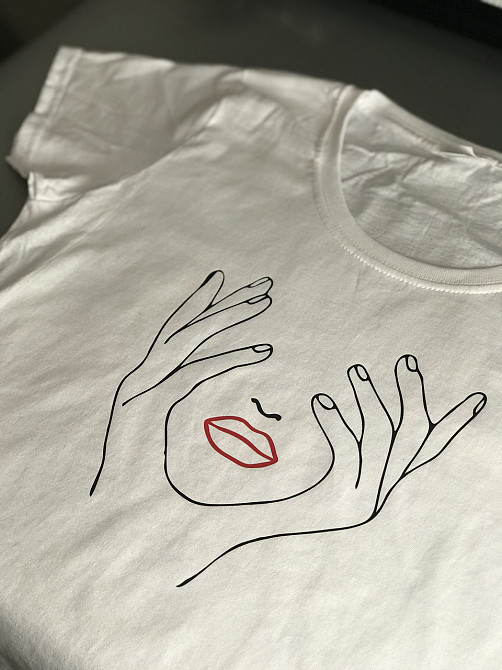 Женская футболка с абстрактным принтом лица Черновцы - изображение 4