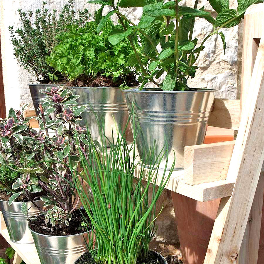 Полка настенная для цветов 