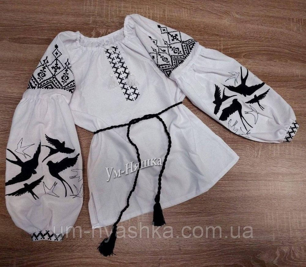Жіноча вишиванка з чорною вишивкою на домотканному полотні Ластівки Кривий Ріг - фото 5
