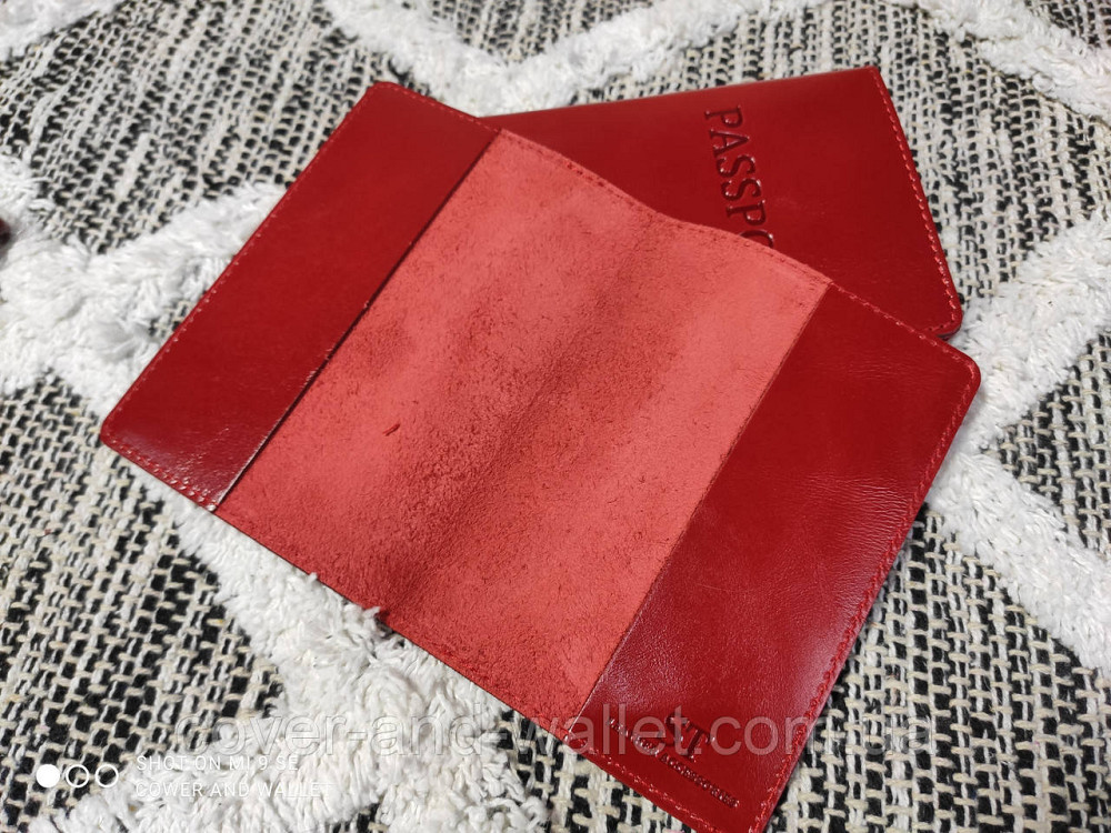 Красная женская кожаная обложка на паспорт ST Leather Киев - изображение 4