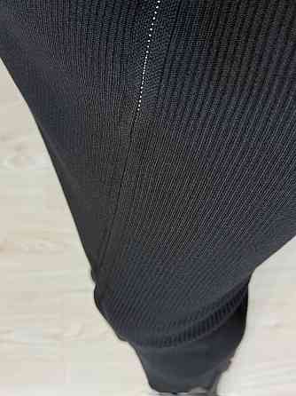 Платье женское Joy One 421 вязаное длинное на молнии в рубчик, черный, one size Киев