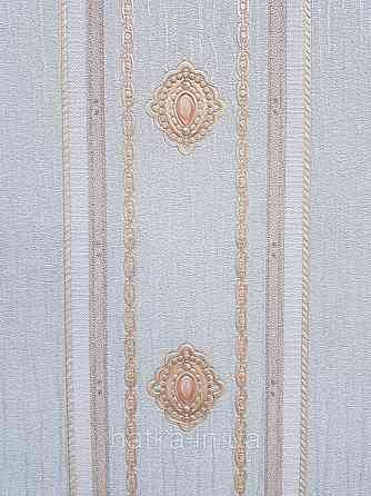 Шпалери вінілові на флізеліні AdaWall Seyyah 1.06х10 смуги широкі завитки розетки смарагдові золотисті Київ