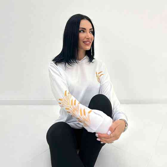 Демисезонный женский худи с принтом 